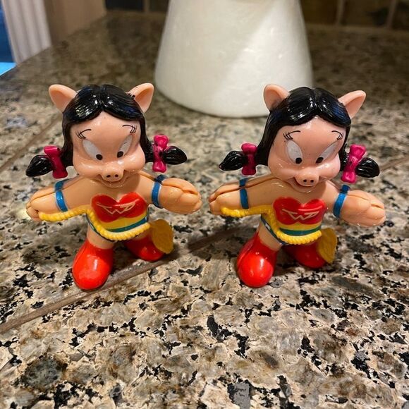 1991 Petunia Pig Wonder Woman Figures with Outfits - Picture 1 of 10